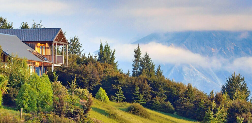 A Southern Oregon home on a hill