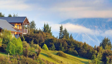 A Southern Oregon home on a hill