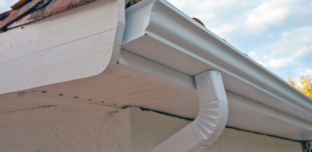 Seamless gutter on a Southern Oregon home