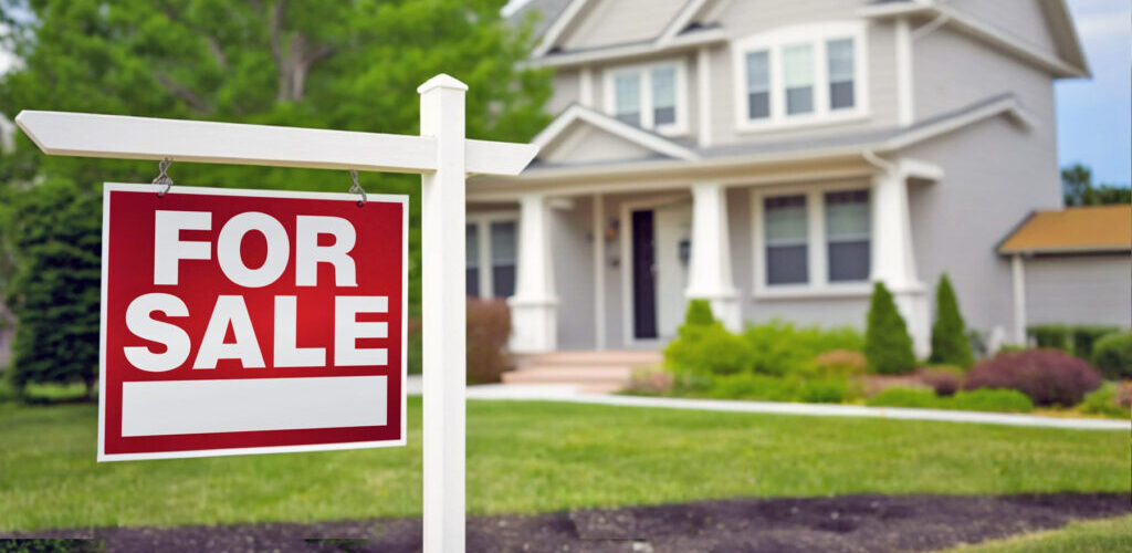 A house in Southern Oregon for sale with clean gutters